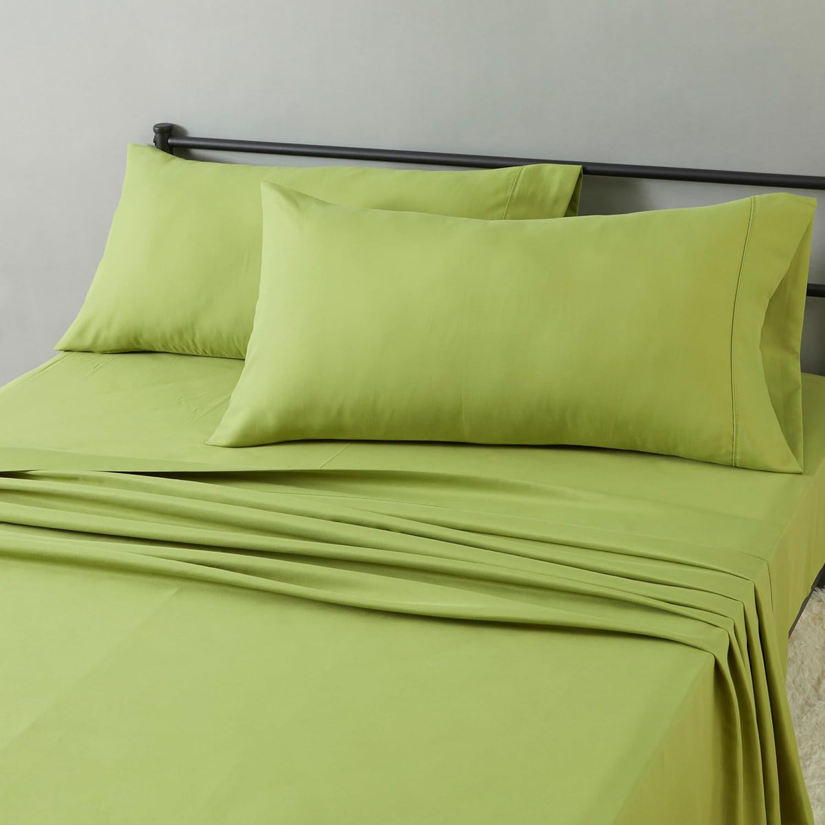Amazon Basics Lightweight Super Soft Easy Care Wrinkle Free Microfiber 3 Piece Bed Sheet Set with 14-Inch Deep Pockets, Twin, Navy Blue, Solid, Kids, Men & Women Bedding