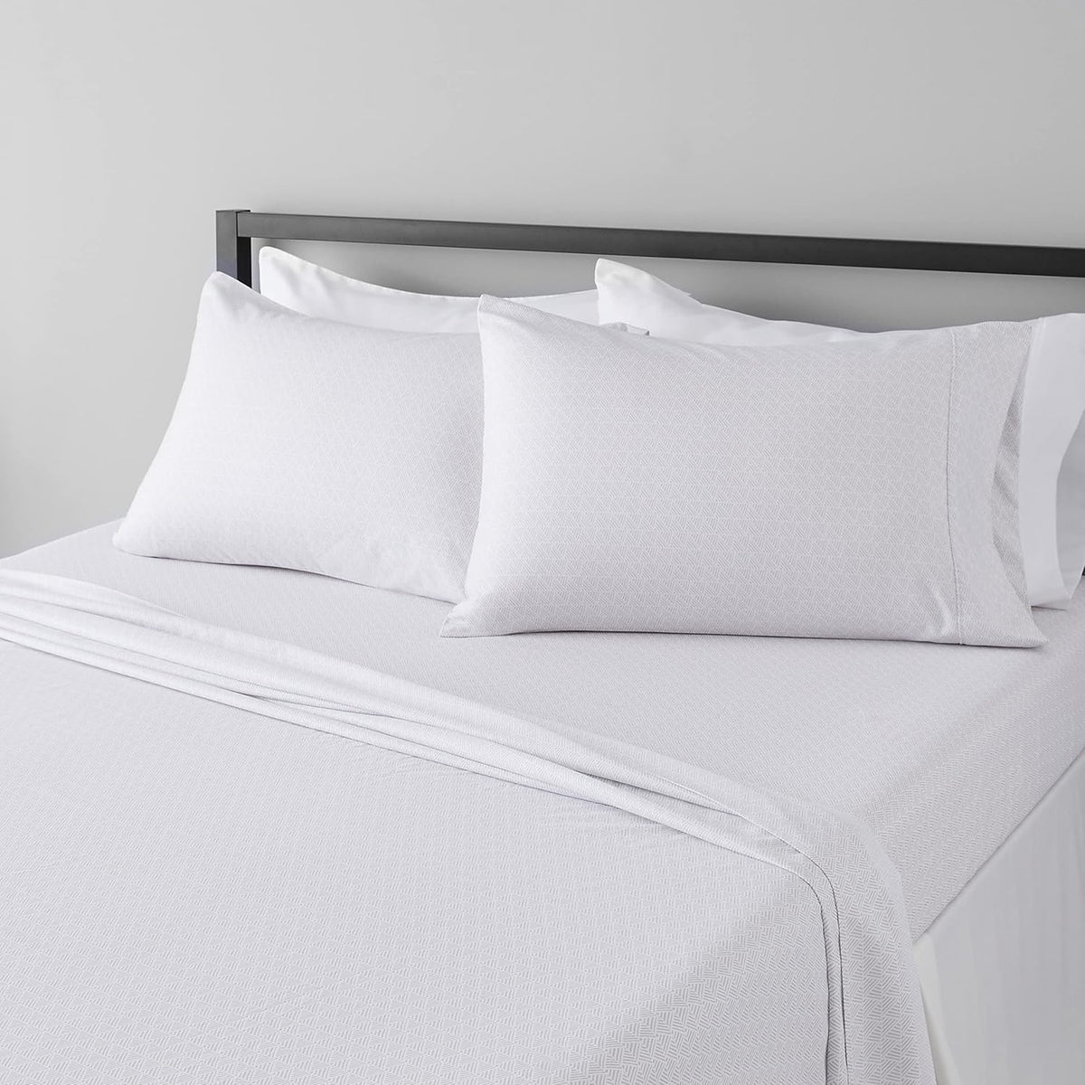Amazon Basics Lightweight Super Soft Easy Care Wrinkle Free Microfiber 3 Piece Bed Sheet Set with 14-Inch Deep Pockets, Twin, Navy Blue, Solid, Kids, Men & Women Bedding