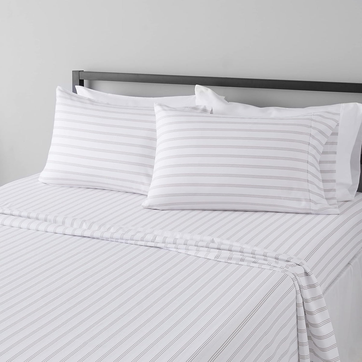 Amazon Basics Lightweight Super Soft Easy Care Wrinkle Free Microfiber 3 Piece Bed Sheet Set with 14-Inch Deep Pockets, Twin, Navy Blue, Solid, Kids, Men & Women Bedding