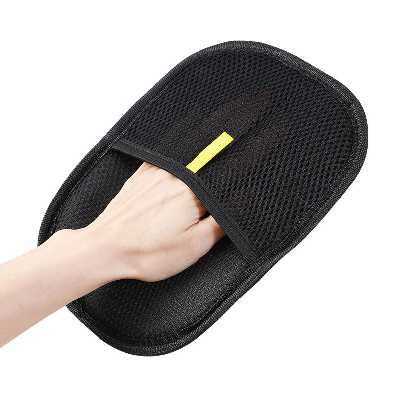 Essential gloves for pet care - for cleaning cat fur