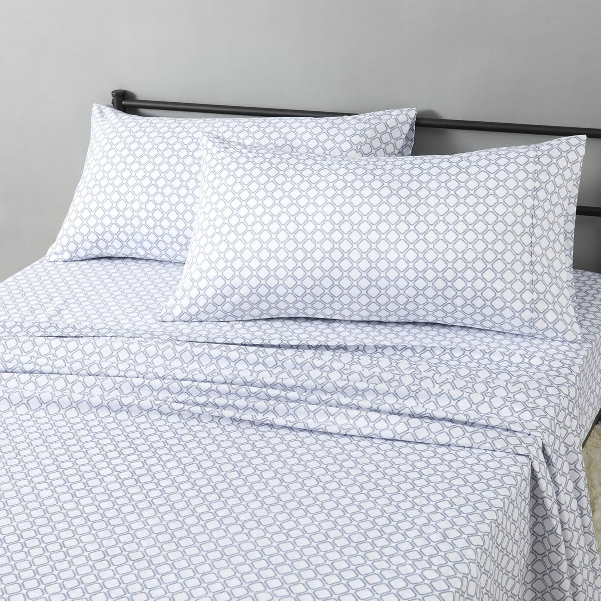 Amazon Basics Lightweight Super Soft Easy Care Wrinkle Free Microfiber 3 Piece Bed Sheet Set with 14-Inch Deep Pockets, Twin, Navy Blue, Solid, Kids, Men & Women Bedding