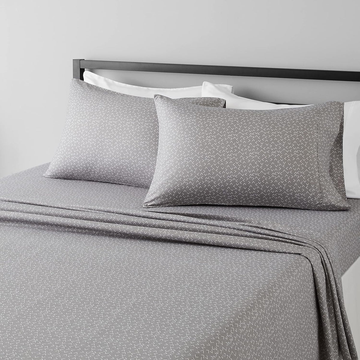 Amazon Basics Lightweight Super Soft Easy Care Wrinkle Free Microfiber 3 Piece Bed Sheet Set with 14-Inch Deep Pockets, Twin, Navy Blue, Solid, Kids, Men & Women Bedding