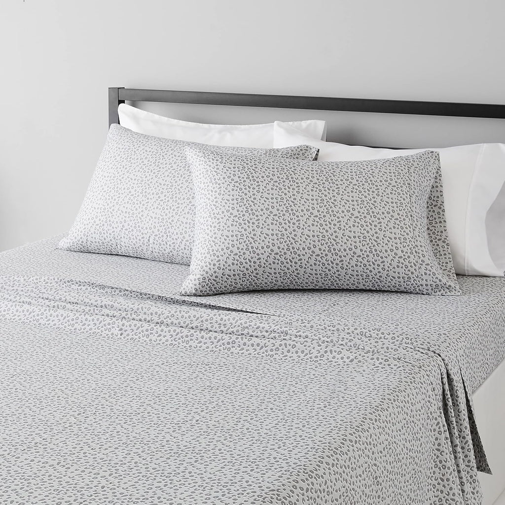 Amazon Basics Lightweight Super Soft Easy Care Wrinkle Free Microfiber 3 Piece Bed Sheet Set with 14-Inch Deep Pockets, Twin, Navy Blue, Solid, Kids, Men & Women Bedding