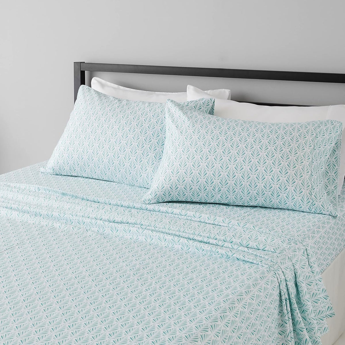 Amazon Basics Lightweight Super Soft Easy Care Wrinkle Free Microfiber 3 Piece Bed Sheet Set with 14-Inch Deep Pockets, Twin, Navy Blue, Solid, Kids, Men & Women Bedding