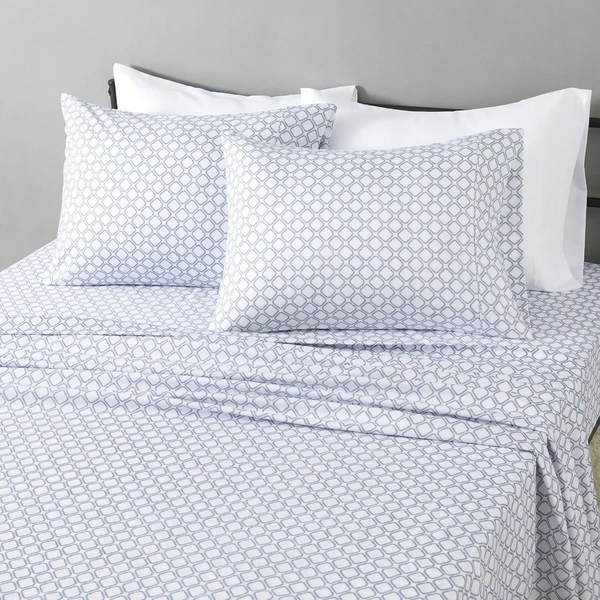 Amazon Basics Lightweight Super Soft Easy Care Wrinkle Free Microfiber 3 Piece Bed Sheet Set with 14-Inch Deep Pockets, Twin, Navy Blue, Solid, Kids, Men & Women Bedding